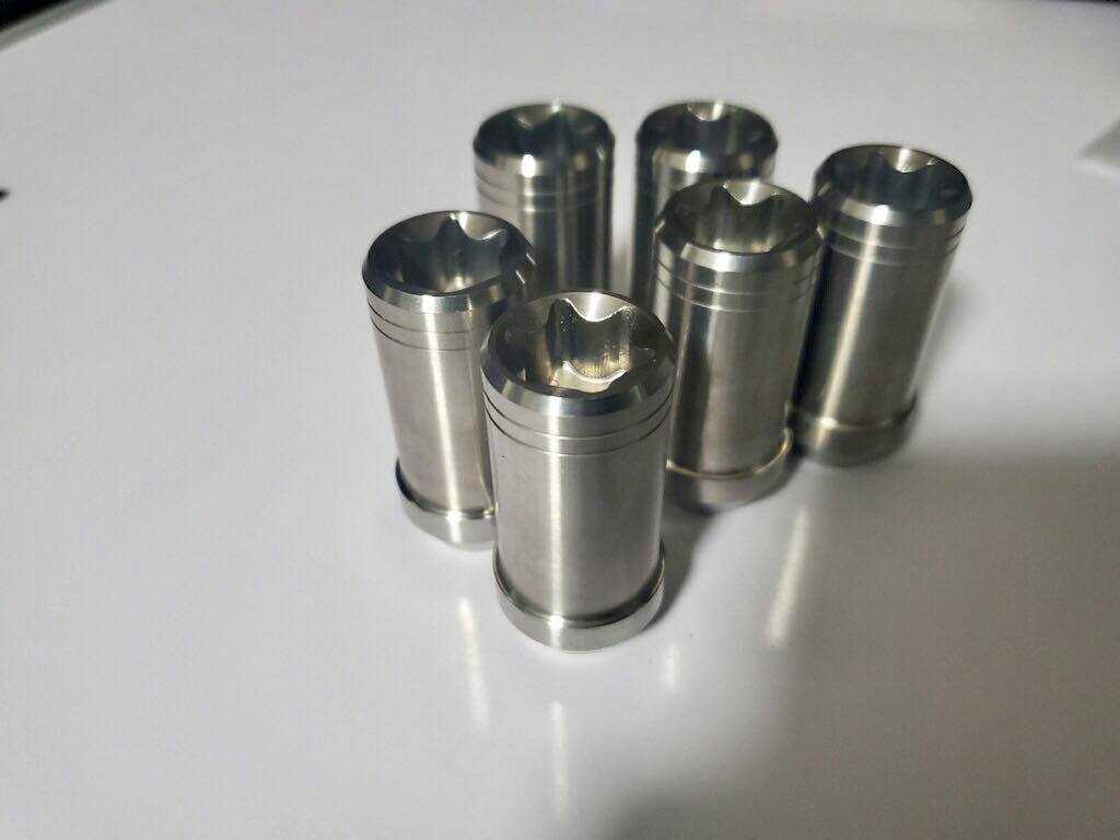 14x1.5 Torx lug nuts