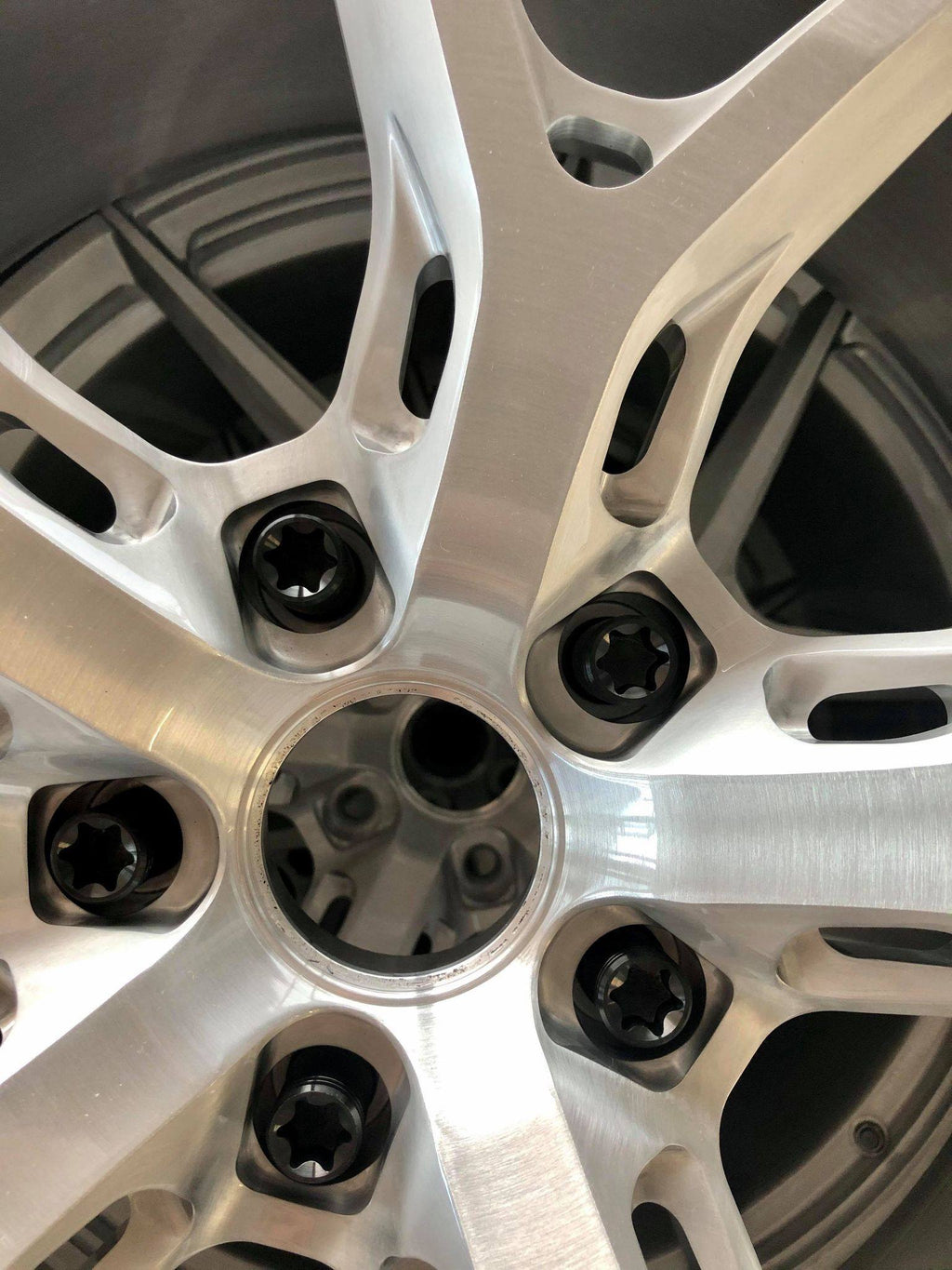 14x1.5 Torx lug nuts